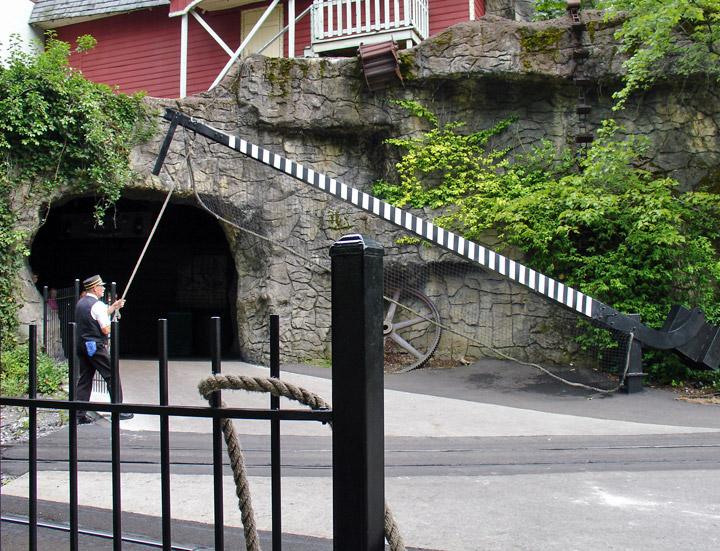 13dollywood.jpg