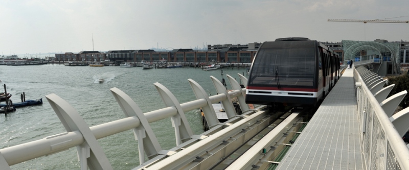 000 people mover.jpg