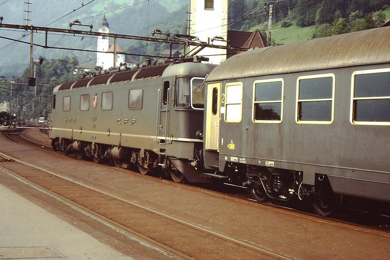 Re 620 + UIC-X ardesia.jpg