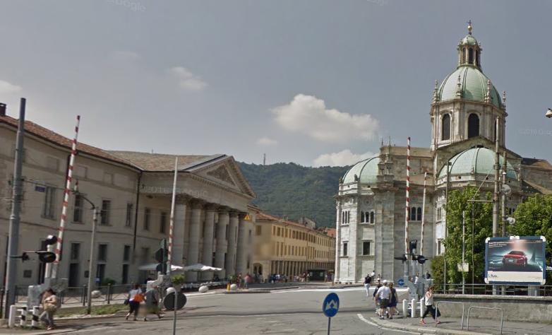 Como lago - PL a semibarriere in ambito stazione.JPG