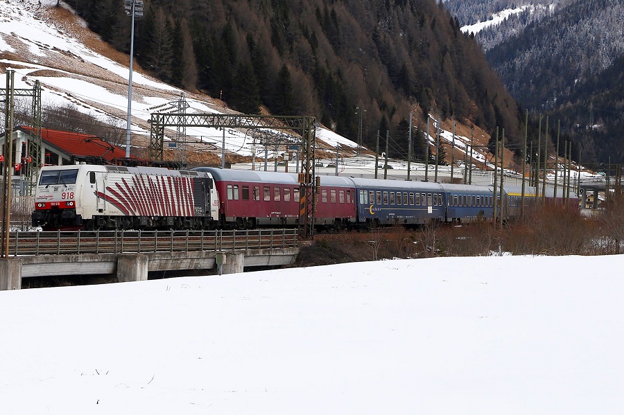 Ski_Express_Leonardo_resized.jpg