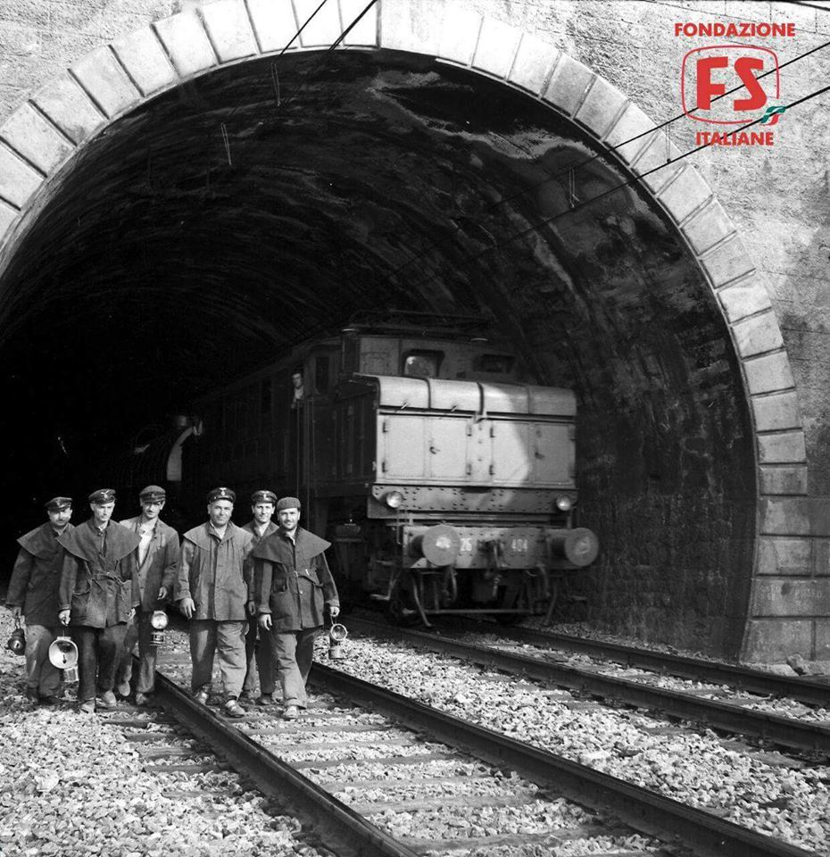 E626.404-00 A DX con botola frontale.jpg