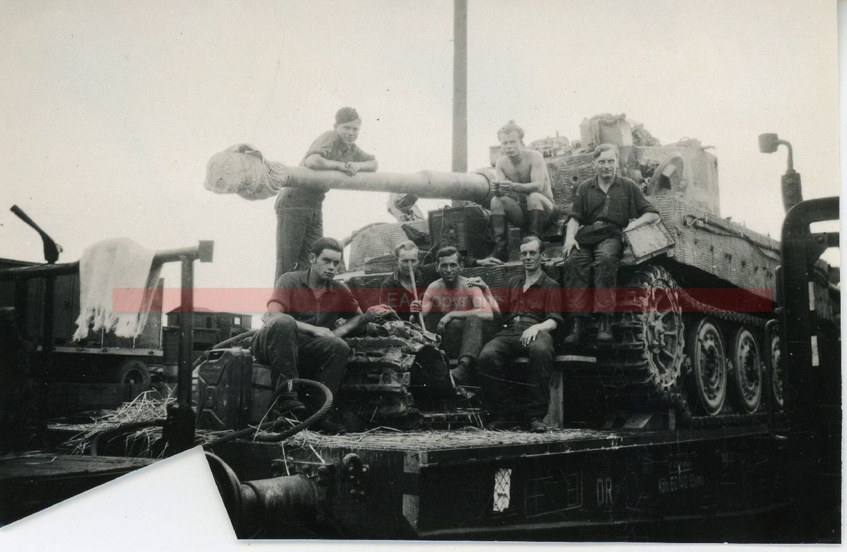 Tiger_Panzer_Tank_Zug_Train_Abtransport_Foto1.jpg