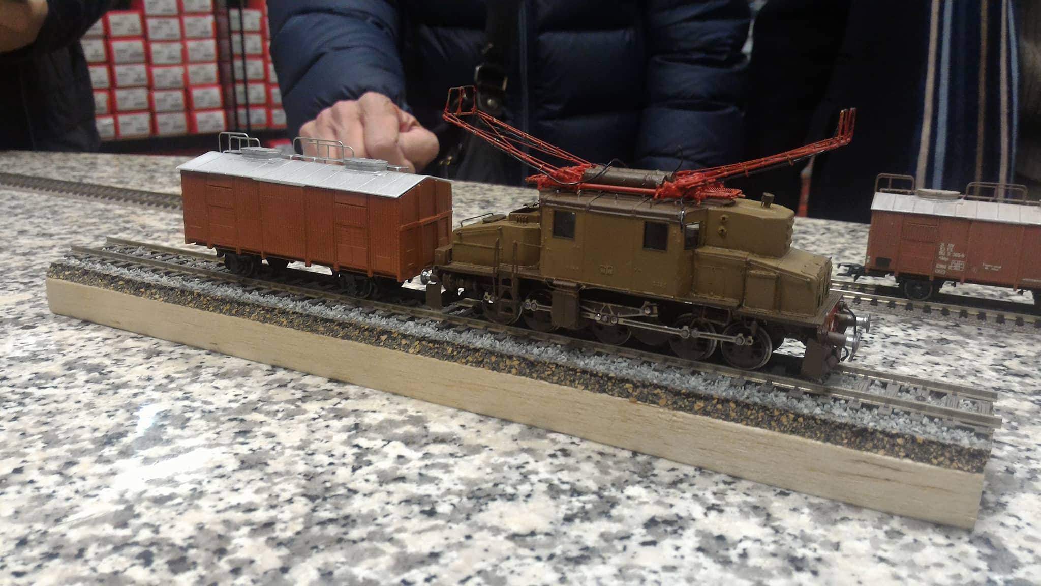 E 551 PS Model.jpg