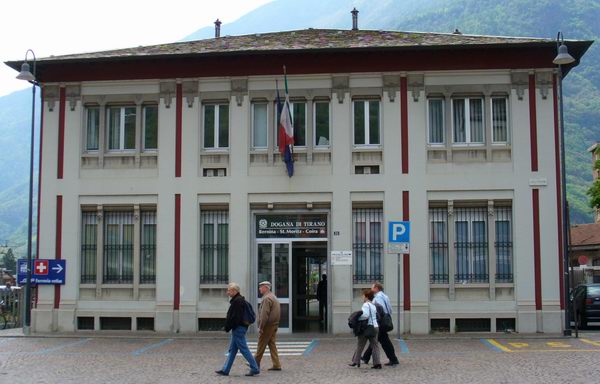 Tirano-Rhaetischer_Bahnhof.jpg