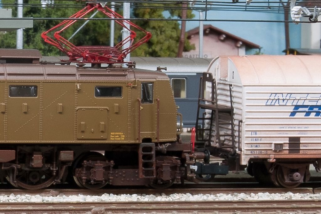 E428140 05.jpg