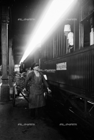 1930 carrozza risto ciwl in legno italia del Roma Napoli  Battipaglia .jpg