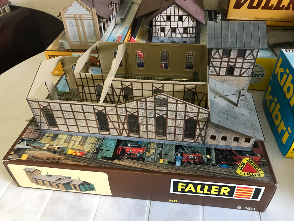 rimessa loco Faller 160-1.jpg