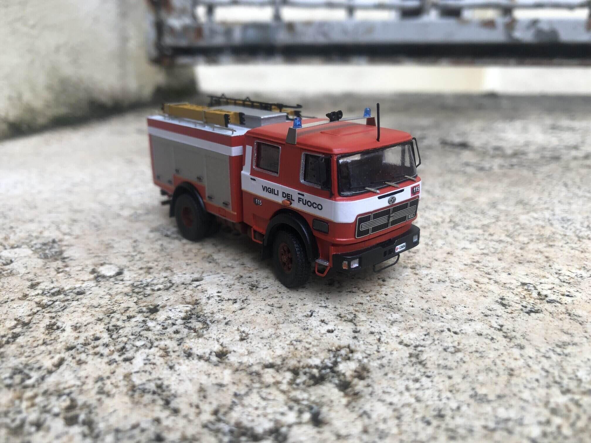 Fiat 160 APS Parafanghi Neri 1.jpg