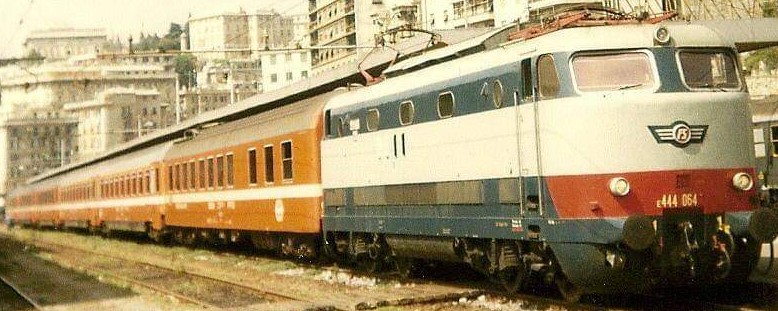 Genova 1985 E351 WR RIC pantografo.jpg