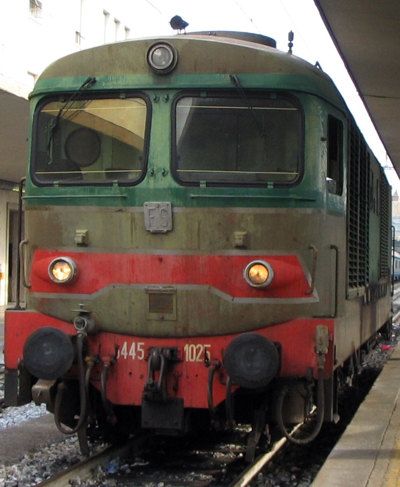 445 1025F.jpg