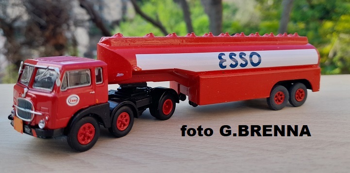 FIAT 690 CISTERNA ESSO.jpg