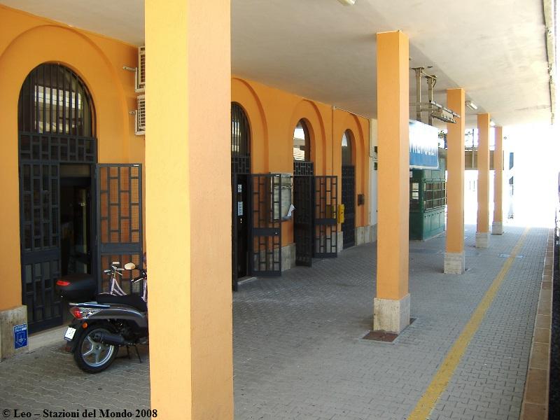 pensilina gialla.JPG