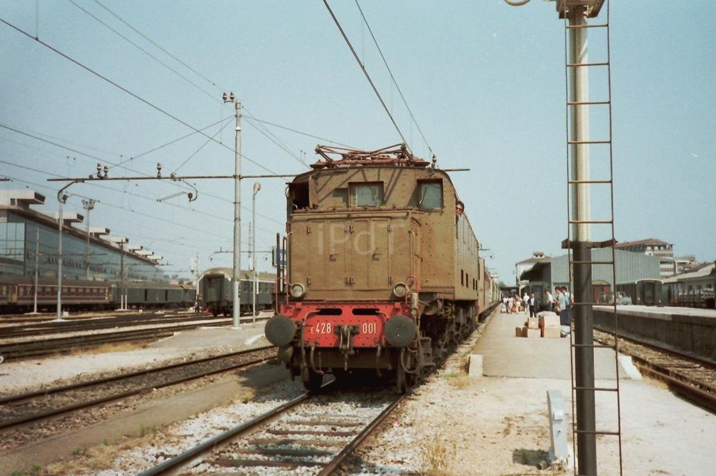 E428 001.jpg