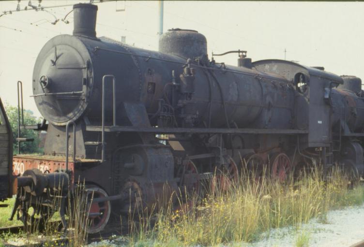 Locomotiva a vapore Gr. 740.138 accantonata in attesa di demolizione presso il D.L. di Mestre il 22.08.1984..jpg