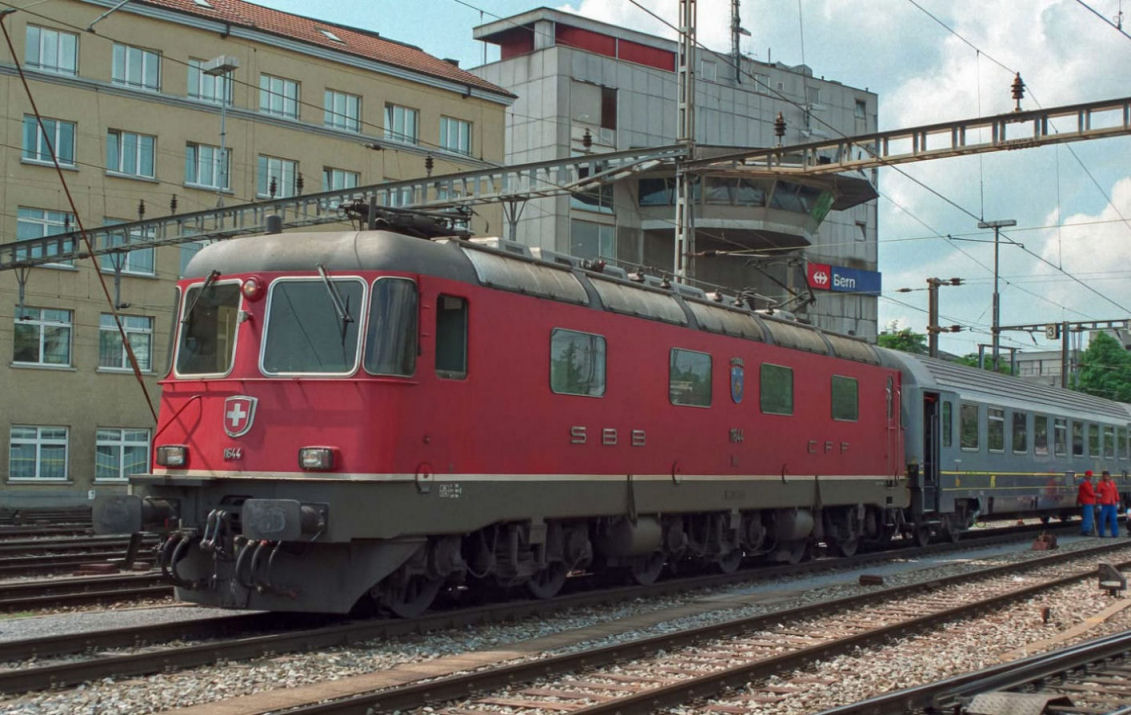 SBB Re 6_6 11644 Cornaux - Bern.jpg