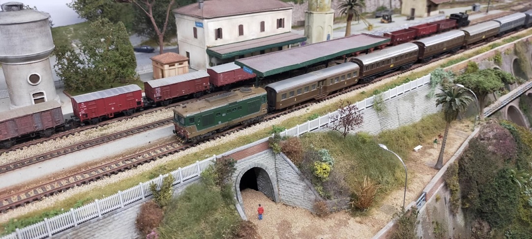 targa locomotiva e costruttore.jpg