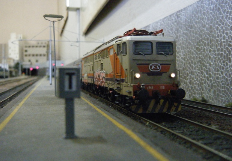 E 646 208 iR 1733.jpg