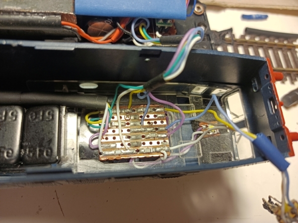 luci cabina e posizionamento pcb fari.jpg