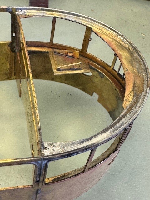 Rinforzo superiore base tetto cabina e vista parziale posto di guida 2..jpg