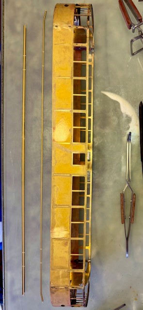 Preparazione modanature superiore e inferiore.jpg