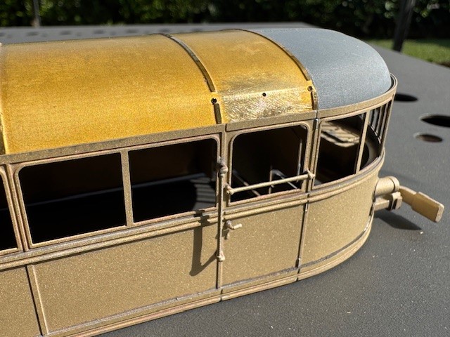 Particolare mancorrenti e maniglia.jpg