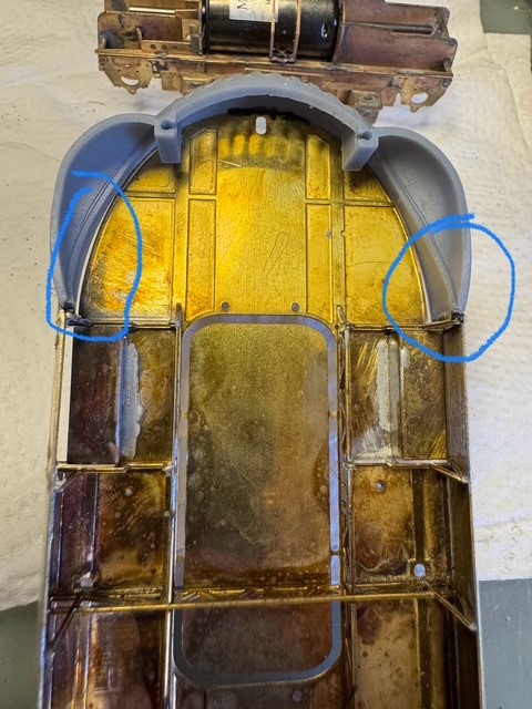 Fessure laterali calandra.jpg