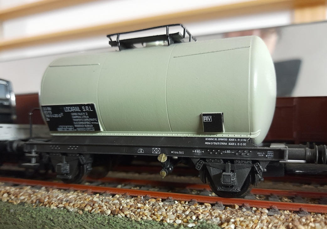 Carro Ze LOCARAIL art. L302725 LIMA.jpg