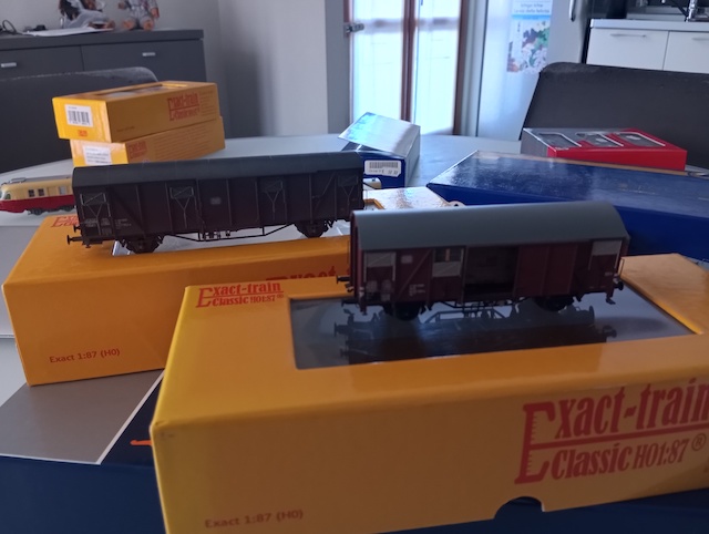 Ex 21053+ Ex 22093 (1).jpg