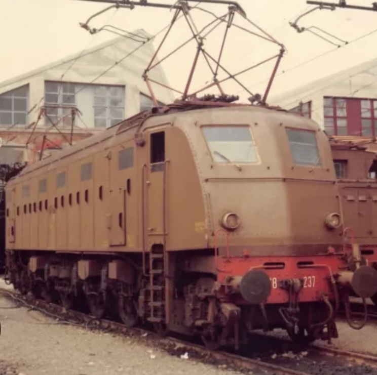 E 428 237 epoca IV D.L..jpeg