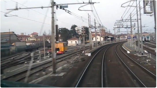 Stazione di Santhià senza tavole orientamento in precedenza segnale di partenza - da filmato TGV di Tz - al 40percento.png