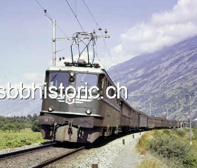 SBB ae 6_6 con treno 1960.jpg