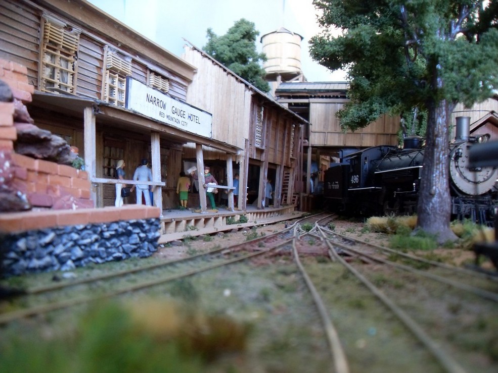 la main street  con binario di rccordo per il deposito e locomotiva k 37 in manovra (Copia) (Copia).JPG