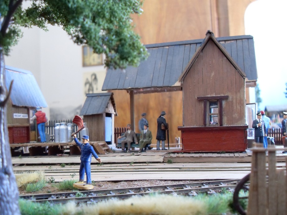 vista della  stazione dalla main street (Copia).JPG