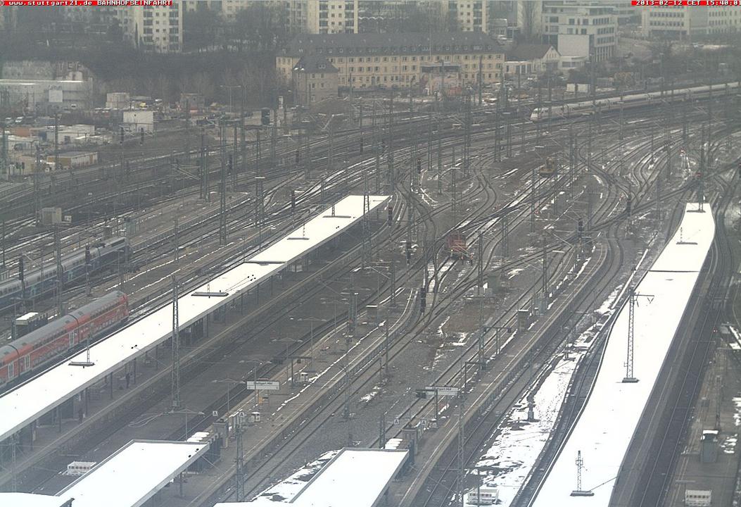 Stuttgart - 12-02-2013 macchina da manovra deragliata.JPG