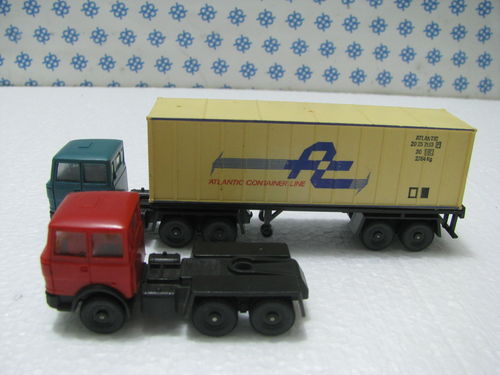 697 container.jpg