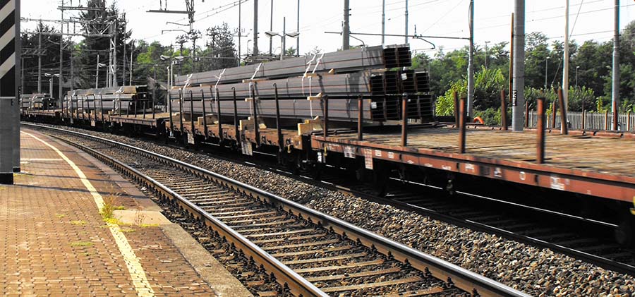 trasporto travi lunghe carri Rgs con interposti dei carri Kgps.jpg