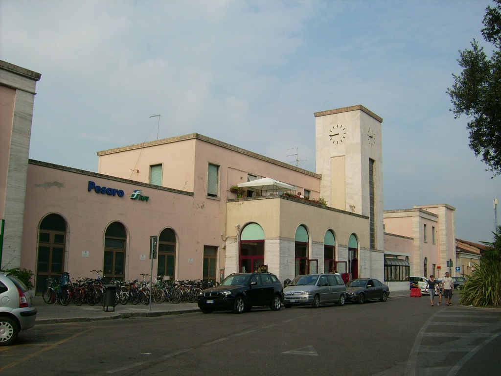 pesarolatostrada.jpg