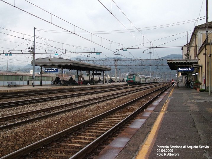 Piazzale_della_stazione_di_Arquata_Scrivia%28101%29.jpg