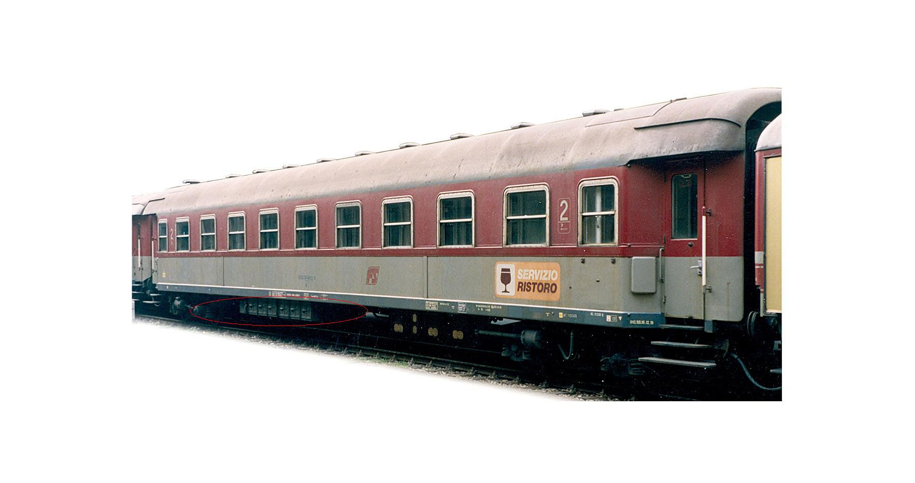 fs-coach-type-1959-with-ristoro-conpartment-in-grey-livery.jpg