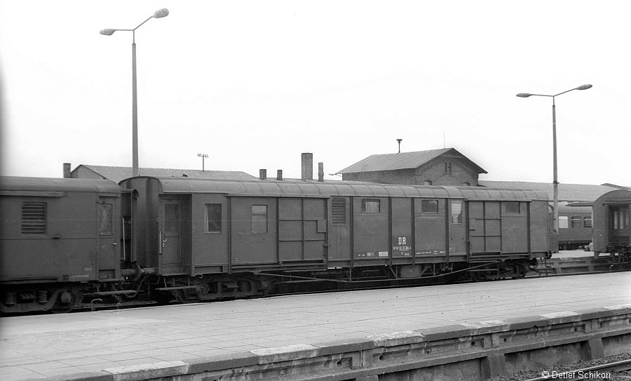 DR-505092-25304-4-StralsundHbf-1978-07-14.jpg