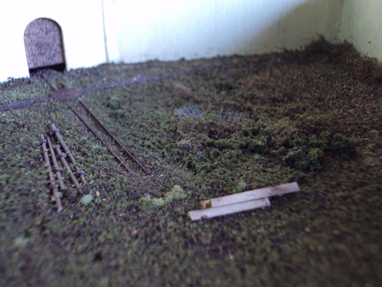 Rottami vari abbandonati nel piazzale.JPG