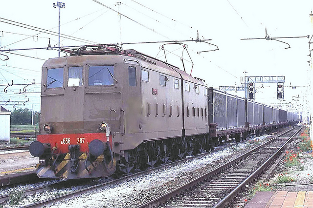 7154451118_1e33183416_z.jpg