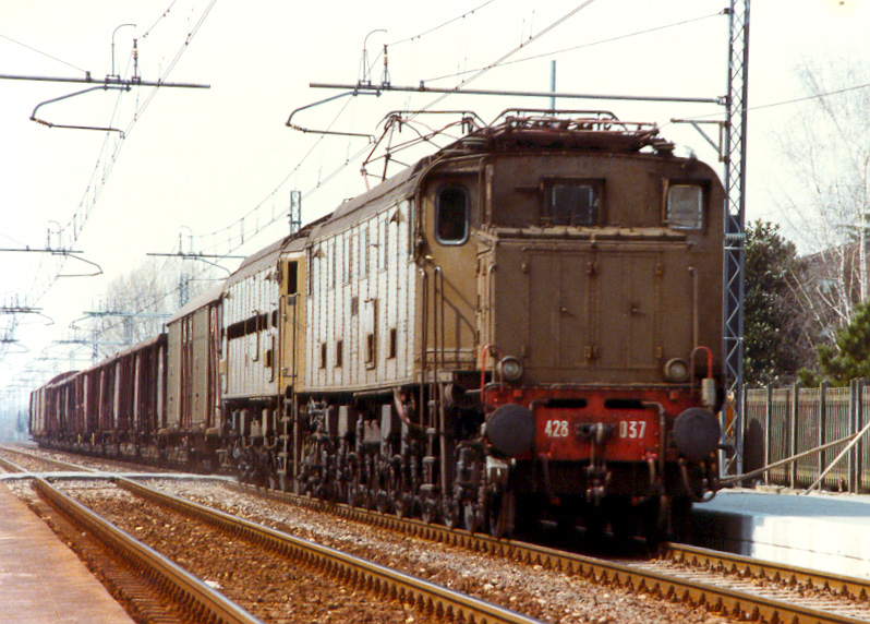 428 037 03-85.jpg