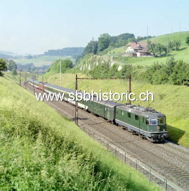 IC 3-84 mit EW-I Self-Service.jpg