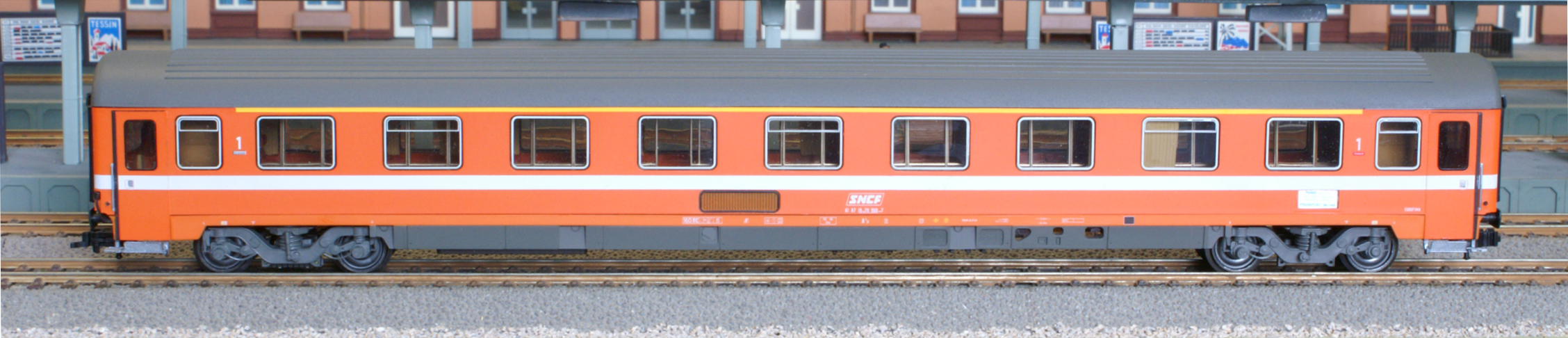 ADE063.jpg