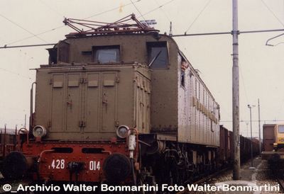 MacchinistaWBonmartiniconlaE.428.014concarritipoinpartenzadaPiacenzaperMIStdiapositivaArchivioefotoWBonmartiniforum2G..jpg