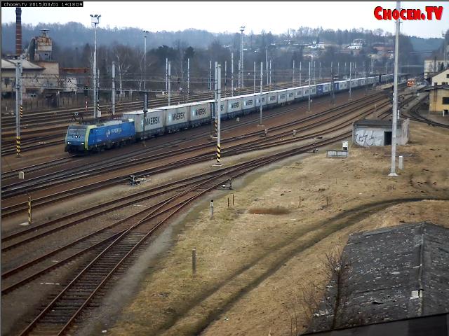 Chocen 01-03-2015 treno containers MAERSK verso ovest.JPG