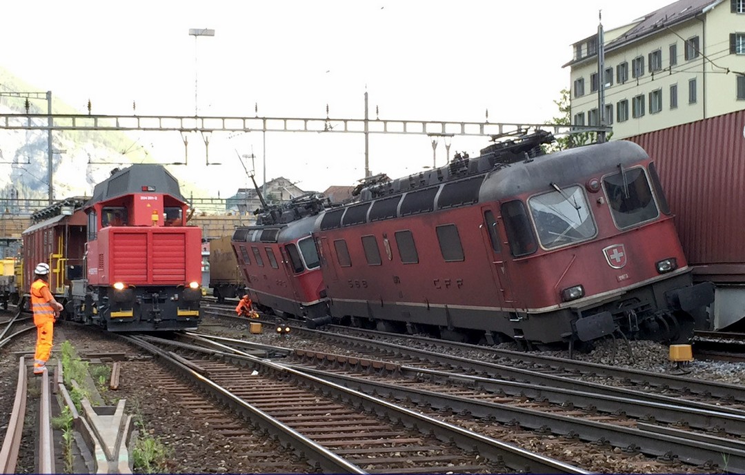 Gotthardstrecke-seitliche-Kollision-zweier-Gueterzuege-Erstfeld-unterbrochen-86365_01.jpg