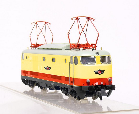 roco_fs_e444_teeoejk7.jpg